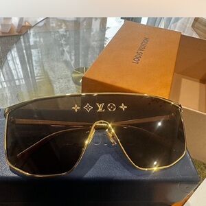 Louis Vuitton Sunglasses with Gold Frame and Brown Lenses